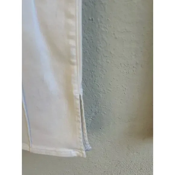 Express Woman Mid Rise White Pintuck Skyscraper Jeans, Size 14S